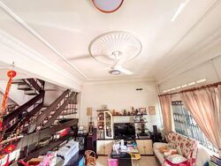 Golden Hill Estate (D19), Terrace #536070101